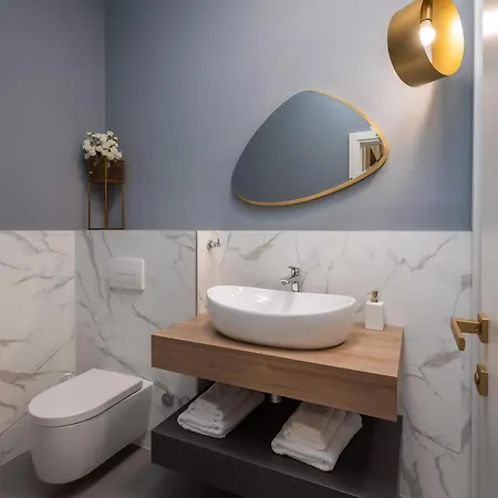 Lijub Seafront - 4 Bedroom - Stunning Sea Views - Gym And Wifi * Trogir