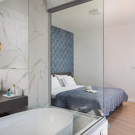 Lijub Seafront - 4 Bedroom - Stunning Sea Views - Gym And Wifi