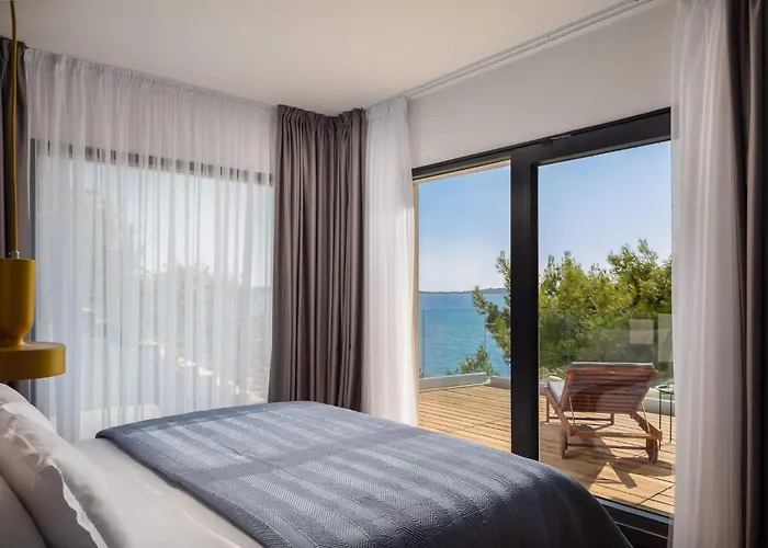 Lijub Seafront - 4 Bedroom - Stunning Sea Views - Gym And Wifi 别墅