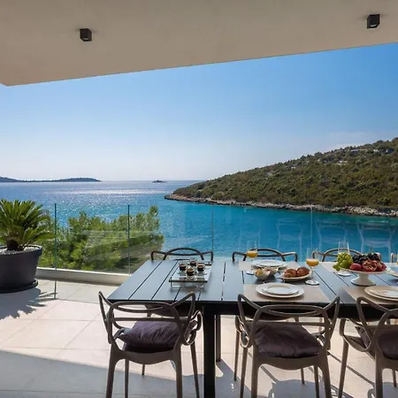Lijub Seafront - 4 Bedroom - Stunning Sea Views - Gym And Wifi Trogir