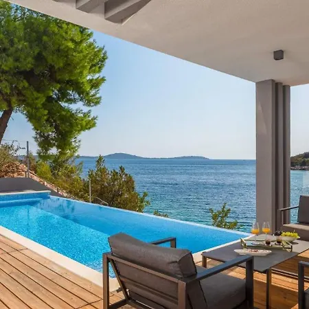 Vila Lijub Seafront - 4 Bedroom - Stunning Sea Views - Gym And Wifi Trogir