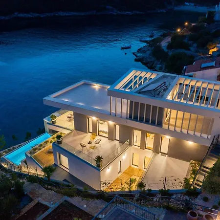 Vila Lijub Seafront - 4 Bedroom - Stunning Sea Views - Gym And Wifi